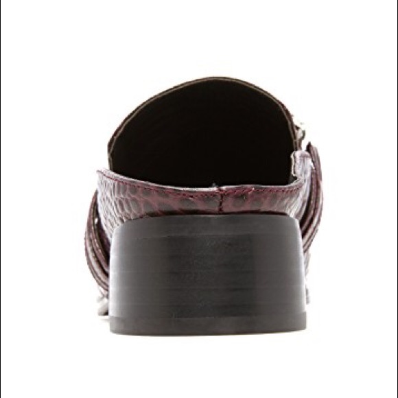 Croc textured Mules with Chainlink detail - Picture 5 of 5